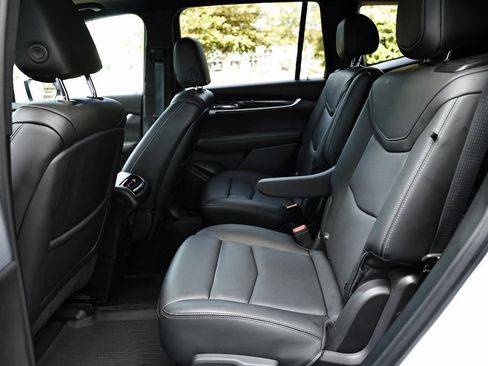 Used 2024 Cadillac XT6 Premium Luxury w/ Technology Package image 27