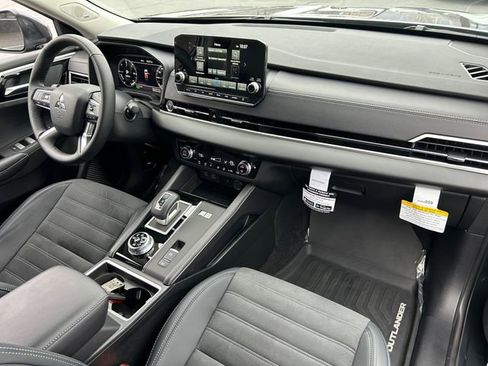 Used 2025 Mitsubishi Outlander SE AWD/4WD image 39