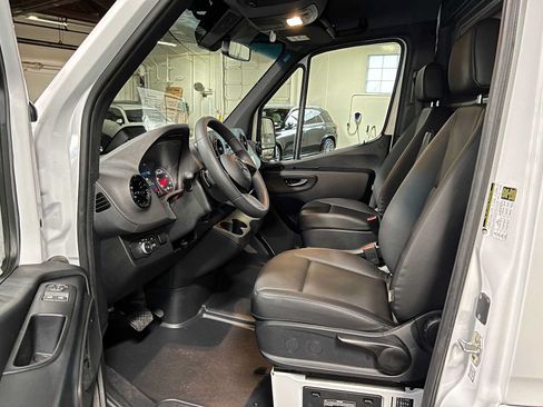 Used 2025 Mercedes-Benz Sprinter 2500 image 22