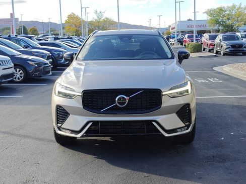 Used 2025 Volvo XC60 B5 Core image 2