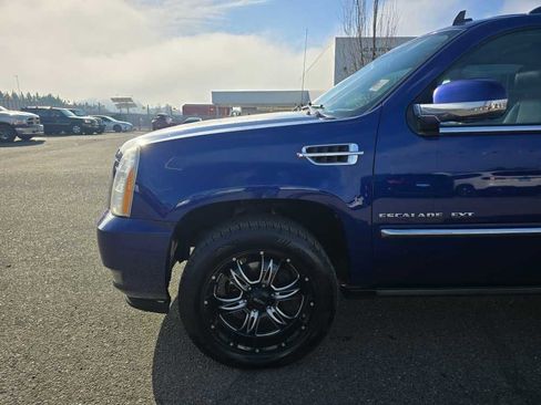 Used 2010 Cadillac Escalade EXT Premium image 18