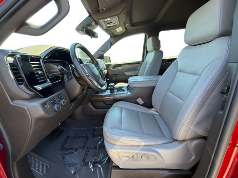 Used 2024 Chevrolet Silverado 1500 LT Trail Boss w/ Convenience Package II AWD/4WD image 9