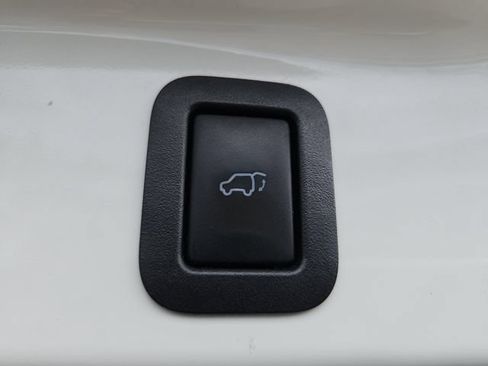 Used 2016 Toyota Highlander Limited AWD/4WD image 10