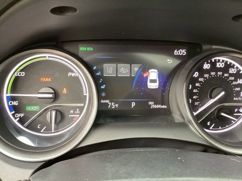 Used 2024 Toyota Camry XSE w/ Navigation Package image 14