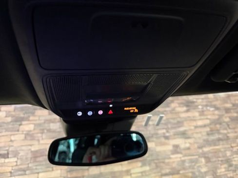 Used 2025 Buick Enclave Preferred AWD/4WD image 25