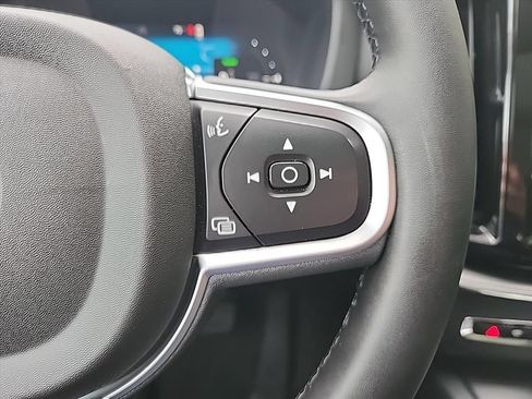 Certified 2025 Volvo XC60 T8 Core AWD/4WD image 14