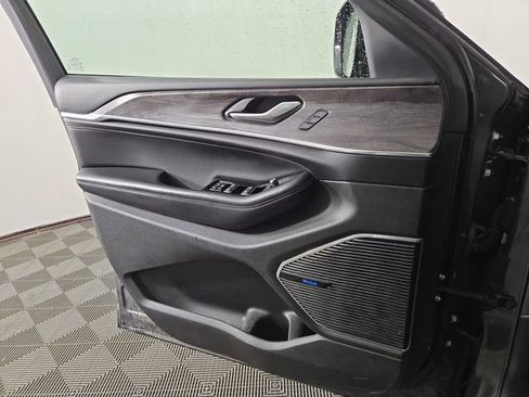 Used 2022 Jeep Grand Cherokee Overland image 28