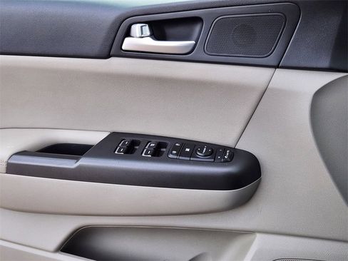 Used 2020 Kia Sportage S image 6