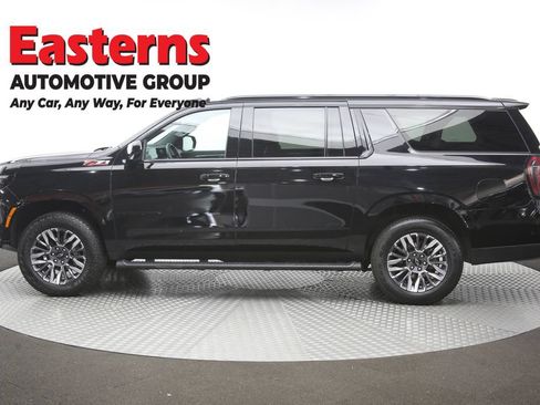 Used 2025 Chevrolet Suburban Z71 AWD/4WD image 65