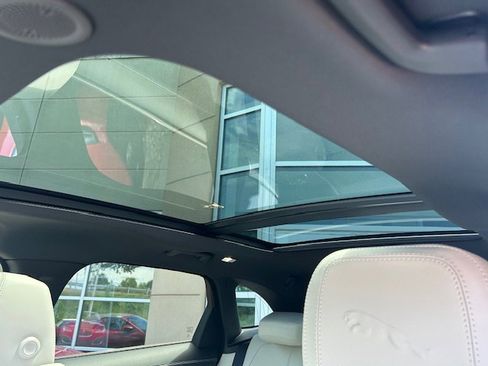 New 2026 Jaguar F-PACE R-Dynamic S image 19