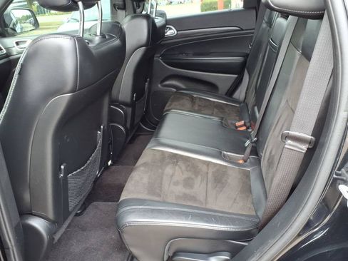 Used 2019 Jeep Grand Cherokee Altitude AWD/4WD image 12