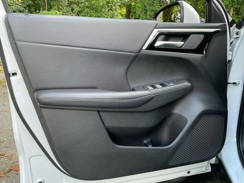 Used 2023 Mitsubishi Outlander SE FWD image 32