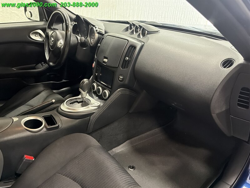 Used 2016 Nissan 370Z Coupe RWD image 5