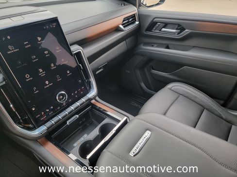 Used 2025 GMC Yukon Denali AWD/4WD image 40