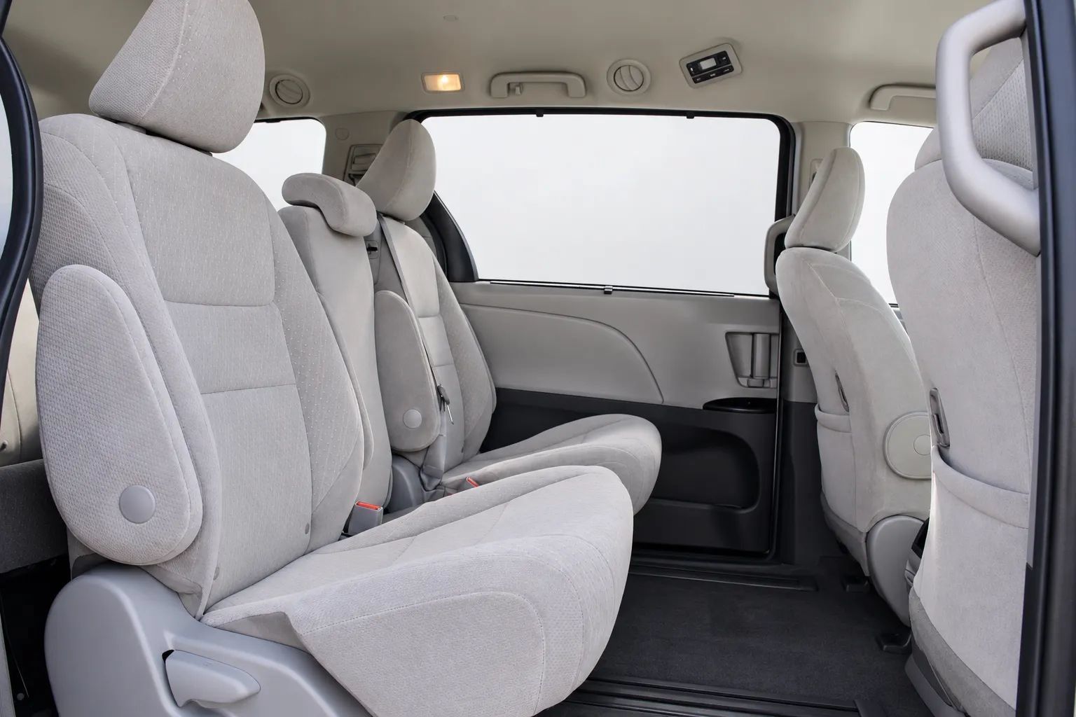 Used 2016 Toyota Sienna LE FWD image 19