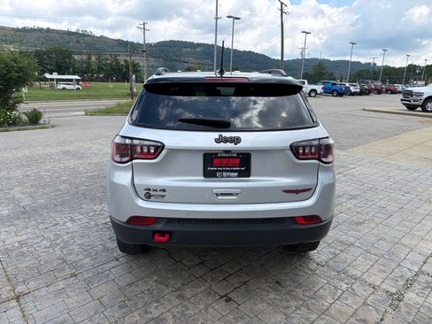 Used 2025 Jeep Compass Trailhawk AWD/4WD image 7