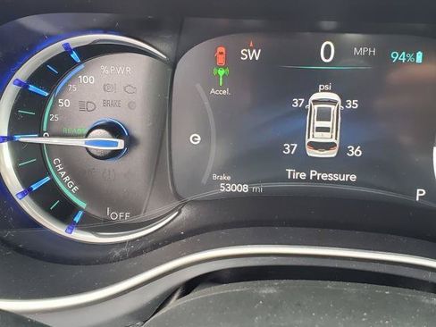 Used 2022 Chrysler Pacifica Touring-L w/ Uconnect Theater Family Group FWD image 11