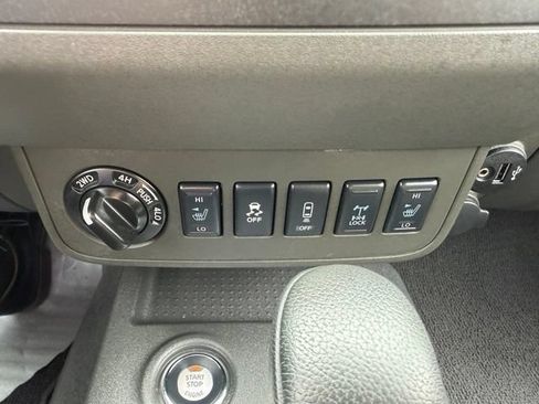 Used 2021 Nissan Frontier PRO-4X w/ Pro-4x Utility Package AWD/4WD image 25