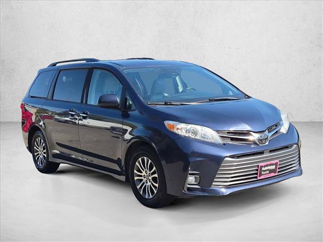 Used 2019 Toyota Sienna XLE w/ XLE Navigation Package FWD image 3