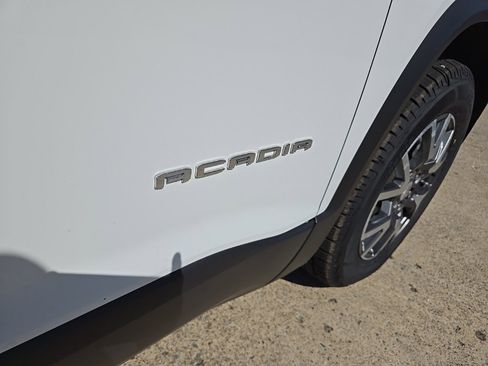 Used 2023 GMC Acadia SLT w/ Preferred Package image 40