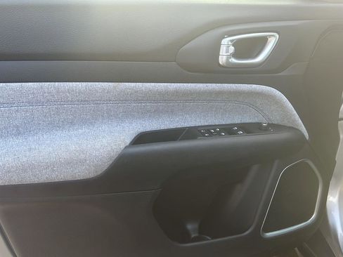 Used 2024 Jeep Compass Latitude image 4