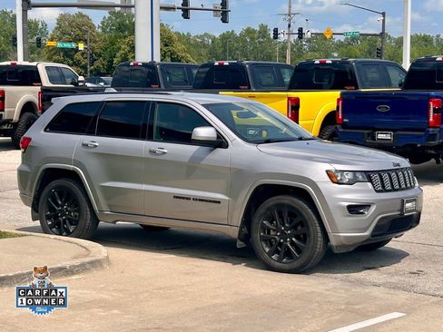 Used 2019 Jeep Grand Cherokee Altitude AWD/4WD image 7
