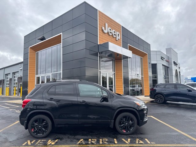 Used 2021 Chevrolet Trax LT w/ Redline Edition AWD/4WD image 1