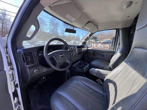 Used 2019 GMC Savana 2500 Extended image 9