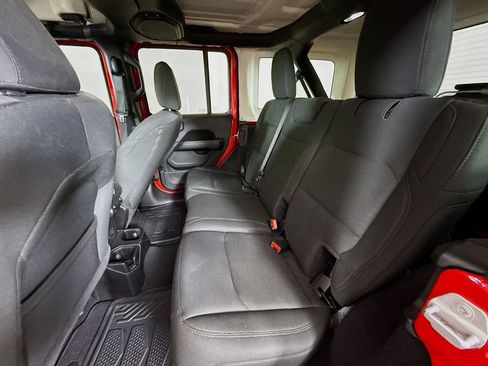 Used 2020 Jeep Wrangler Unlimited Sahara image 20