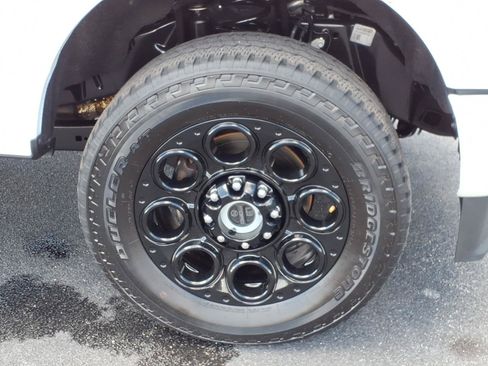Used 2024 Ford F250 XLT w/ Black Appearance Package AWD/4WD image 9