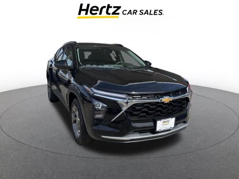 Used 2025 Chevrolet Trax LT image 1