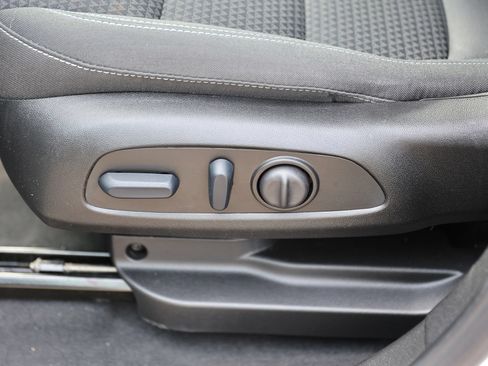 Used 2023 Chevrolet Bolt EUV LT w/ Comfort Package FWD image 18
