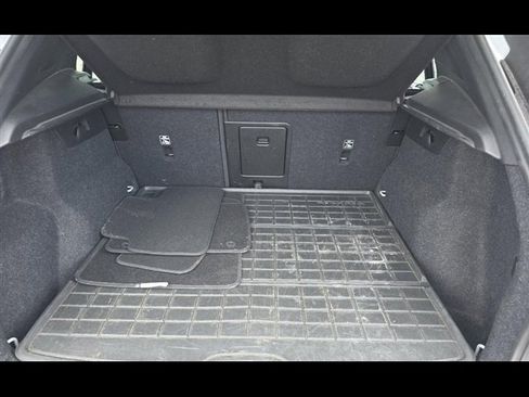 Used 2022 Volvo XC40 T4 R-Design w/ Protection Package Premier image 5