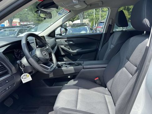 Used 2024 Nissan Rogue SV AWD/4WD image 16