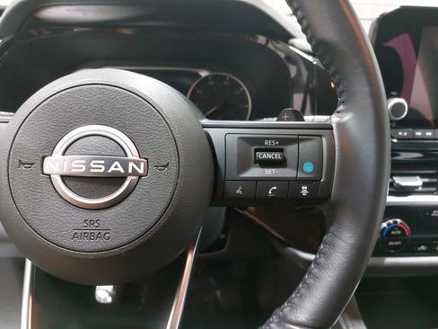 Used 2025 Nissan Pathfinder SV image 19