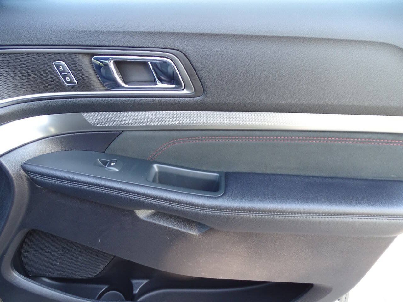 Used 2019 Ford Explorer AWD XLT w/ XLT Sport Appearance Package image 53