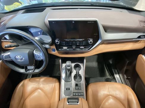 Used 2020 Toyota Highlander Platinum AWD/4WD image 24