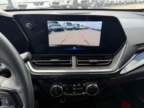 Used 2025 Chevrolet Trax RS FWD image 25