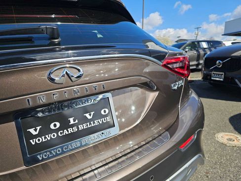 Used 2018 INFINITI QX30 Premium w/ Technology Package image 16