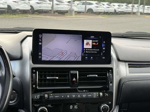 Used 2023 Lexus GX 460 Premium w/ Accessory Package AWD/4WD image 10