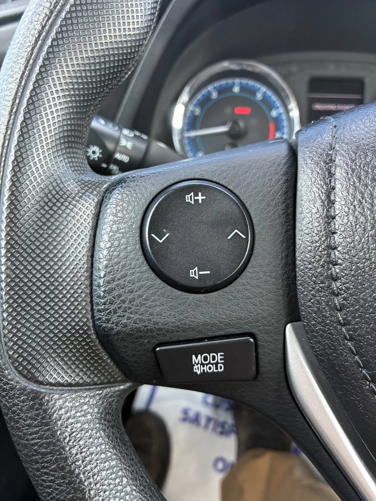 Used 2018 Toyota Corolla LE FWD image 16