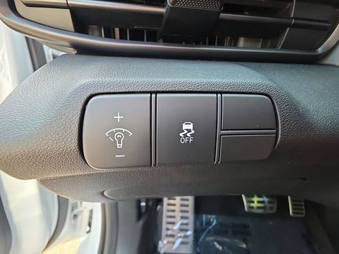 Used 2025 Hyundai Elantra Sport FWD image 35