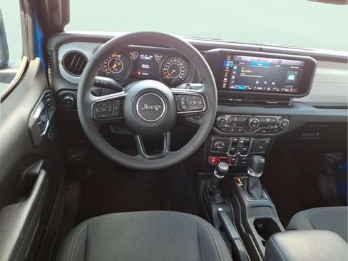 Used 2025 Jeep Wrangler Unlimited Sport AWD/4WD image 18