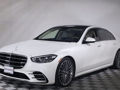 Used 2022 Mercedes-Benz S 580 4MATIC Sedan image 3