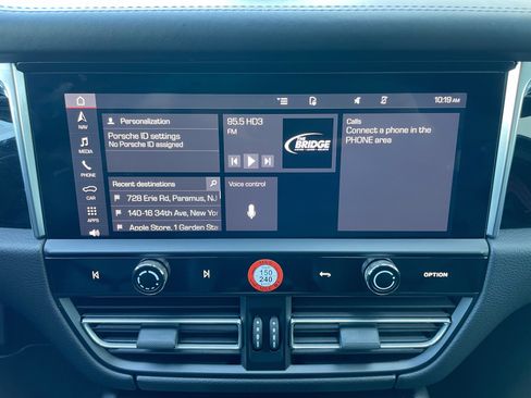 Used 2022 Porsche Macan AWD/4WD image 19