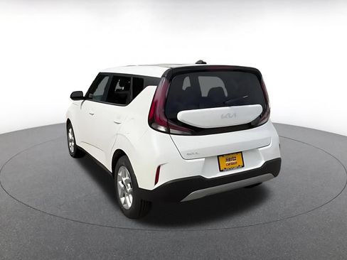 Used 2025 Kia Soul LX w/ LX Technology Package FWD image 11
