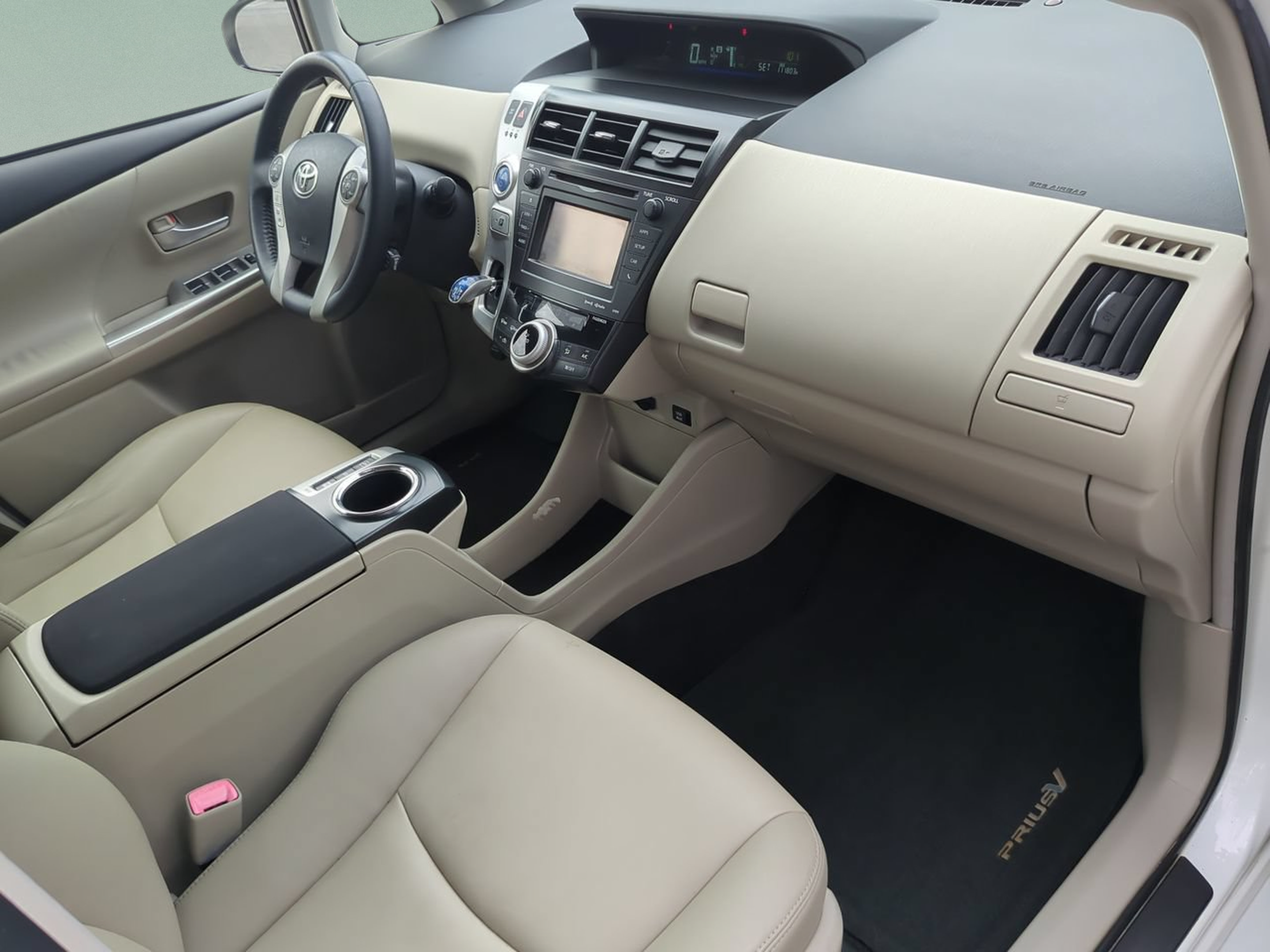 Used 2014 Toyota Prius V Five FWD image 19