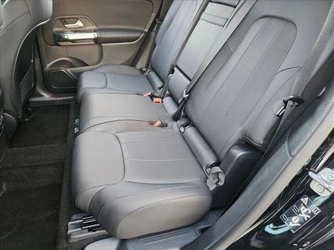Used 2025 Mercedes-Benz GLB 250 image 17
