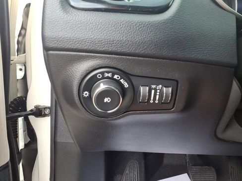 Used 2020 Jeep Compass Limited FWD image 12