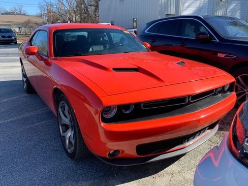 Used 2016 Dodge Challenger SXT Plus image 7